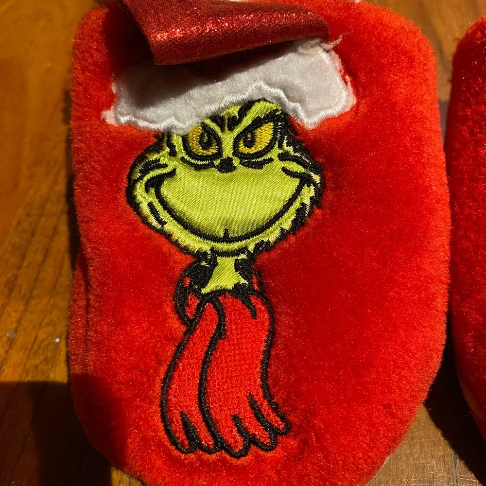 Red Grinch and Cindy Lou Who‎ Slippers youth size 11-12